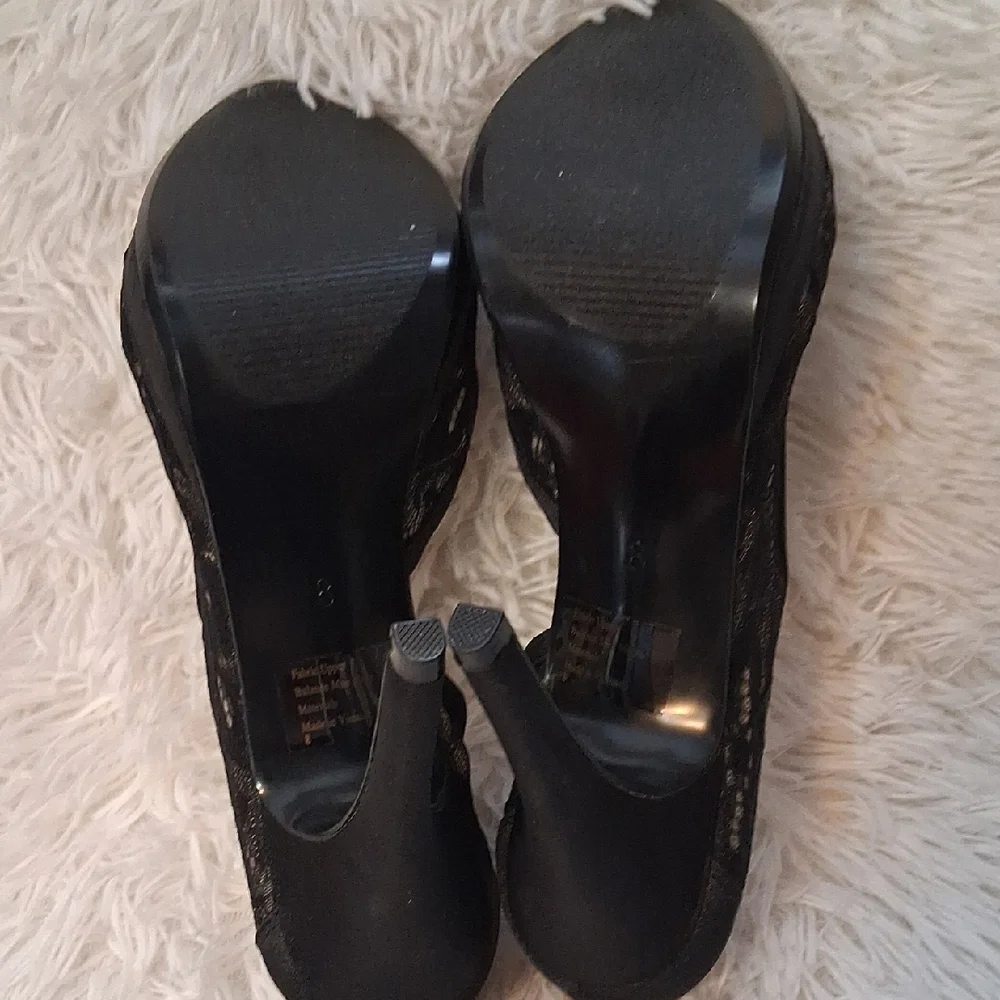 Lulu Townsend NWOT Elegant Black Lace Heels - Picture 4 of 11